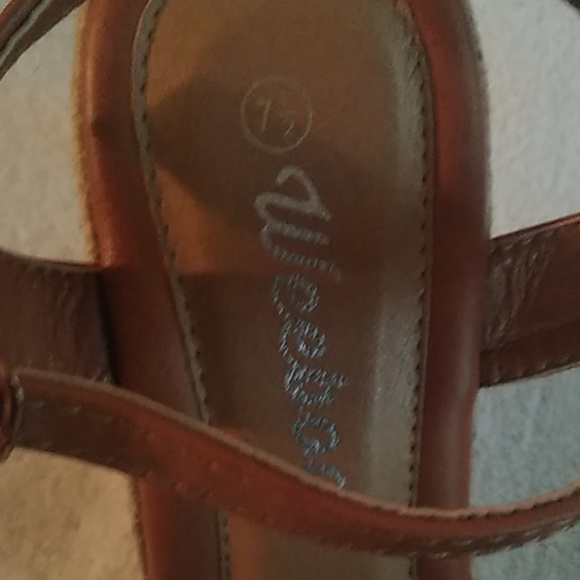 Weeboo Wedge Sandals 7.5 - Picture 6 of 6